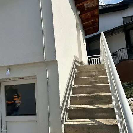 Lesto Corner * Saraievo