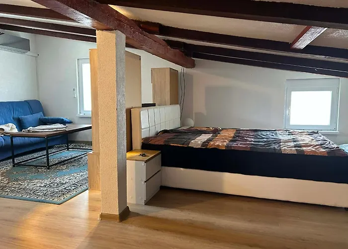 Lesto Corner Apartment *