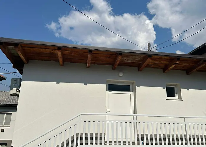 Lesto Corner Apartment *